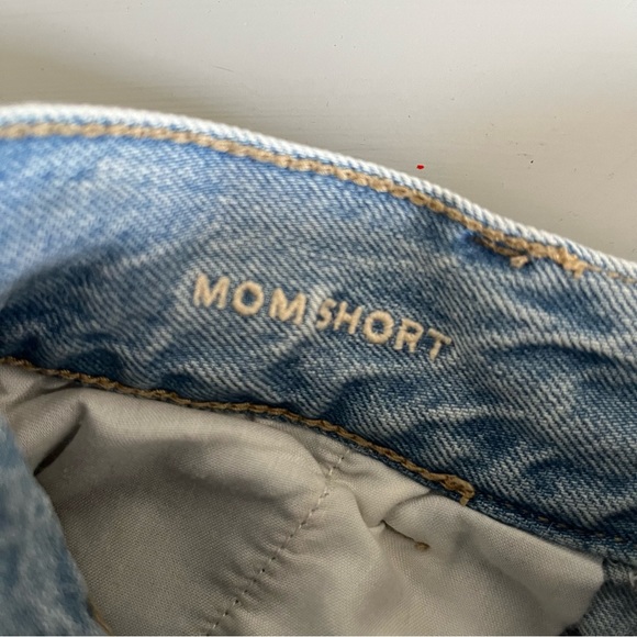 Light wash mom shorts - Picture 5 of 6